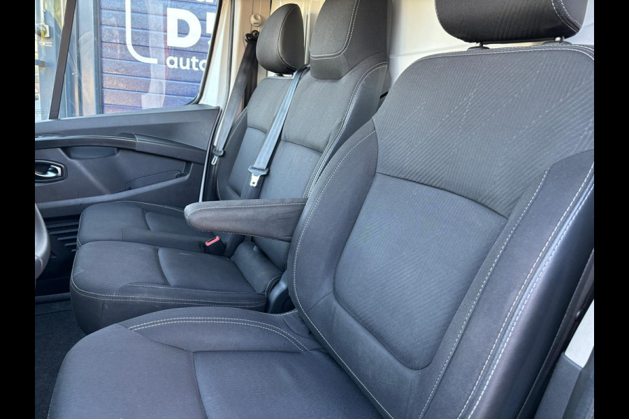 Renault Trafic T30 L2H1 150PK AUTOMAAT LED AIRCO CRUISE CONTROL CAMERA NAVIGATIE CARPLAY