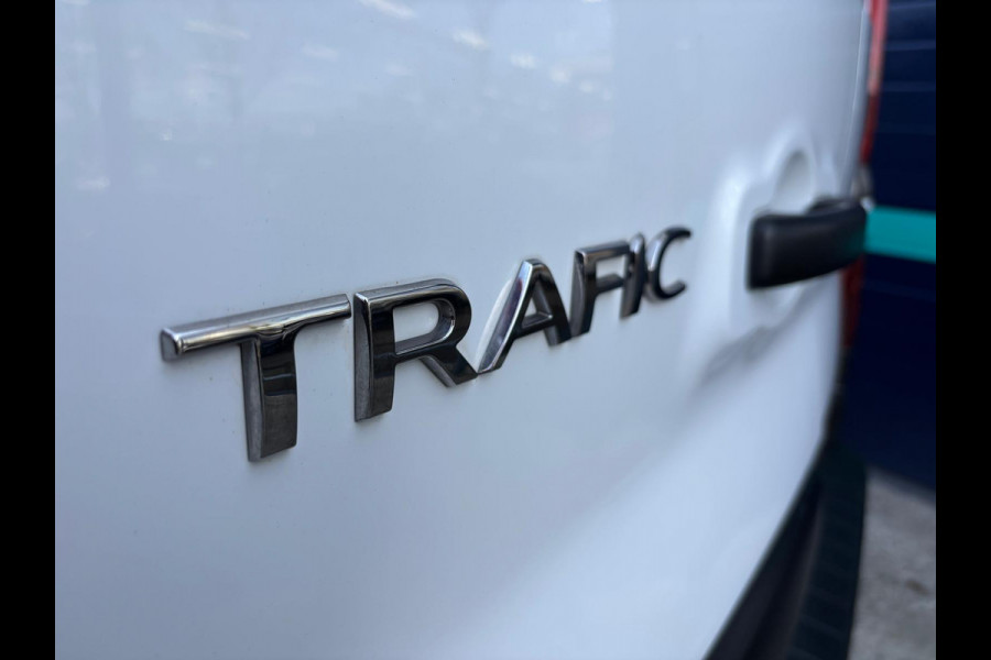 Renault Trafic T30 L2H1 150PK AUTOMAAT LED AIRCO CRUISE CONTROL CAMERA NAVIGATIE CARPLAY