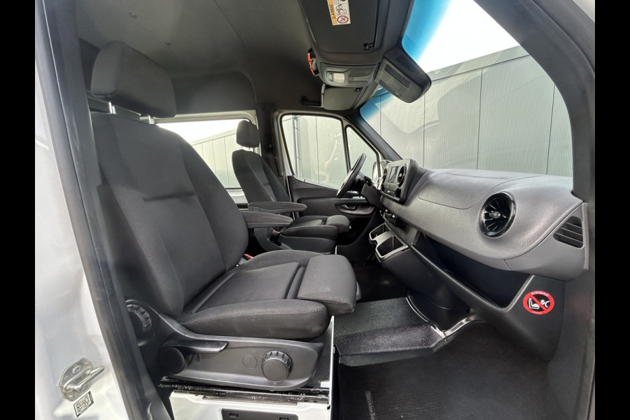 Mercedes-Benz Sprinter 315 CDI 150 PK AUTOMAAT RWD / DUBBEL-CABINE / L2H2 / 3.5T TREKHAAK / 5 PERSOONS / AIRCO / CRUISE / NAVI / CAMERA