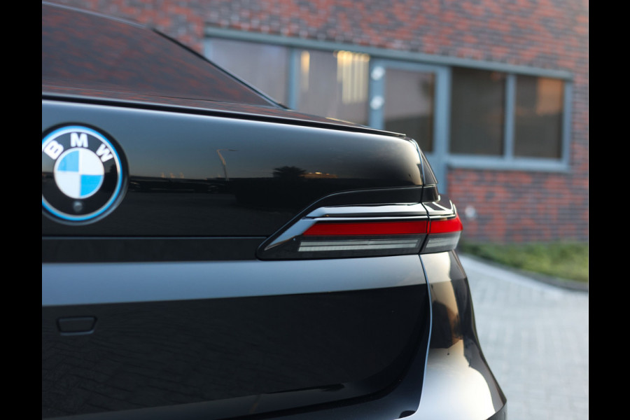 BMW 7 Serie M760e xDrive | Full option! - Theatre screen - Sky - Trekhaak