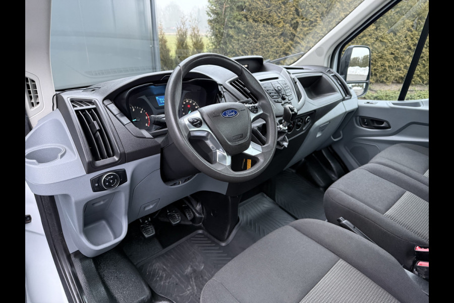 Ford Transit 2.0 TDCI EURO 6 / PICK UP / HIAB KRAAN T-CLX 013 / 2.7 TONS TREKHAAK / 34.988 KM! / 1e EIG. / 3-ZITS / AIRCO / ZEER NETJES