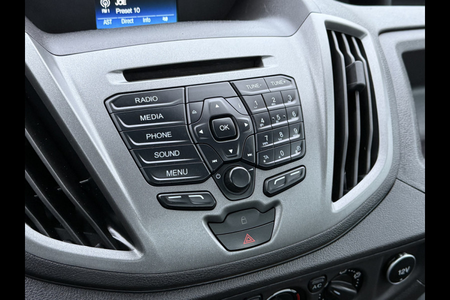 Ford Transit 2.0 TDCI EURO 6 / PICK UP / HIAB KRAAN T-CLX 013 / 2.7 TONS TREKHAAK / 34.988 KM! / 1e EIG. / 3-ZITS / AIRCO / ZEER NETJES