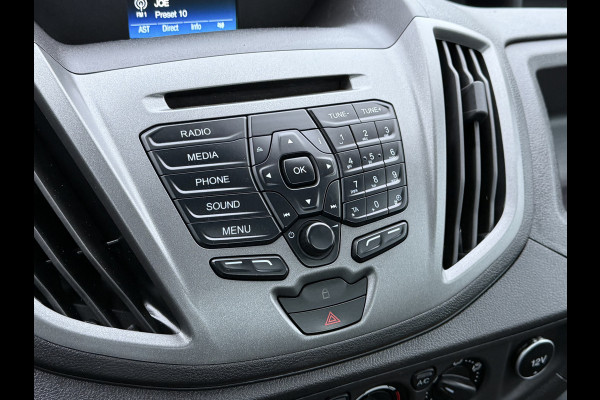 Ford Transit 2.0 TDCI EURO 6 / PICK UP / HIAB KRAAN T-CLX 013 / 2.7 TONS TREKHAAK / 34.988 KM! / 1e EIG. / 3-ZITS / AIRCO / ZEER NETJES