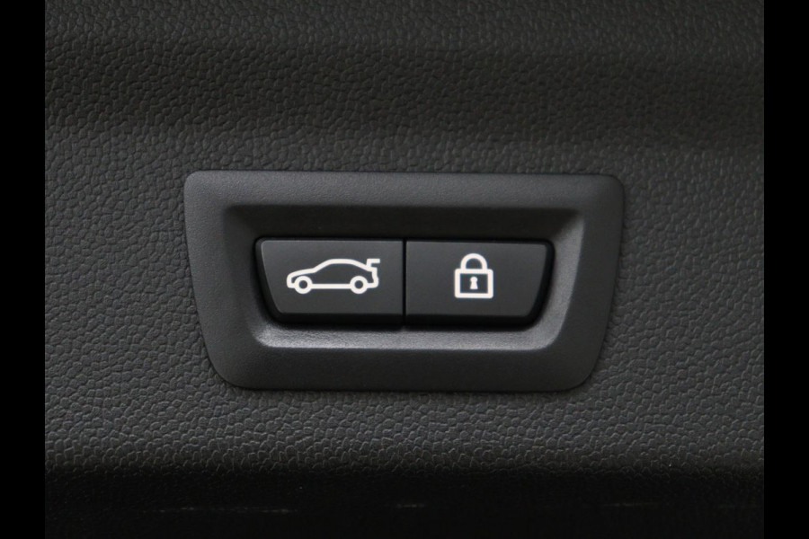 MINI Countryman 1.5 Cooper S E ALL4 Chili | Panoramadak | Leder | Head-Up | Harman/Kardon | Stoelverwarming | Adaptive cruise | Camera | Carplay | Navigatie | Climate control | PHEV | Plug In