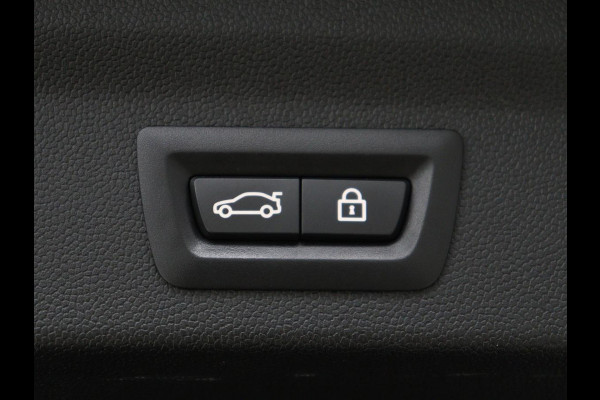 MINI Countryman 1.5 Cooper S E ALL4 Chili | Panoramadak | Leder | Head-Up | Harman/Kardon | Stoelverwarming | Adaptive cruise | Camera | Carplay | Navigatie | Climate control | PHEV | Plug In