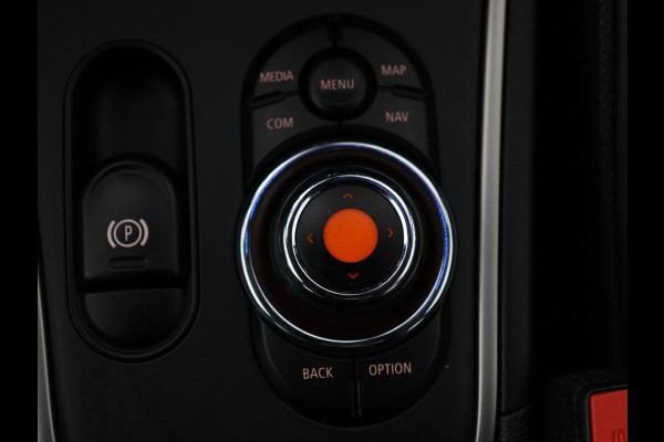 MINI Countryman 1.5 Cooper S E ALL4 Chili | Panoramadak | Leder | Head-Up | Harman/Kardon | Stoelverwarming | Adaptive cruise | Camera | Carplay | Navigatie | Climate control | PHEV | Plug In