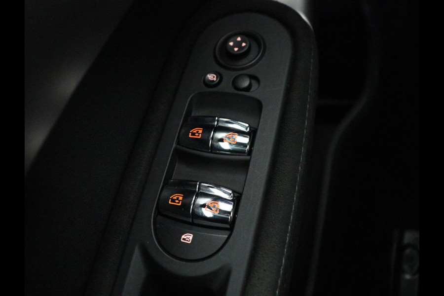 MINI Countryman 1.5 Cooper S E ALL4 Chili | Panoramadak | Leder | Head-Up | Harman/Kardon | Stoelverwarming | Adaptive cruise | Camera | Carplay | Navigatie | Climate control | PHEV | Plug In