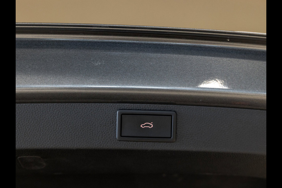 Škoda Karoq 1.5 TSI ACT Business Edition / 150pk / Achteruitrij camera / Sportstoelen / Adaptieve cruise control /