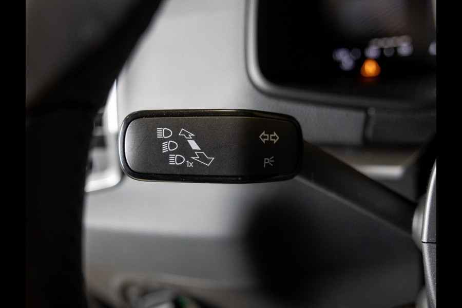 Škoda Karoq 1.5 TSI ACT Business Edition / 150pk / Achteruitrij camera / Sportstoelen / Adaptieve cruise control /