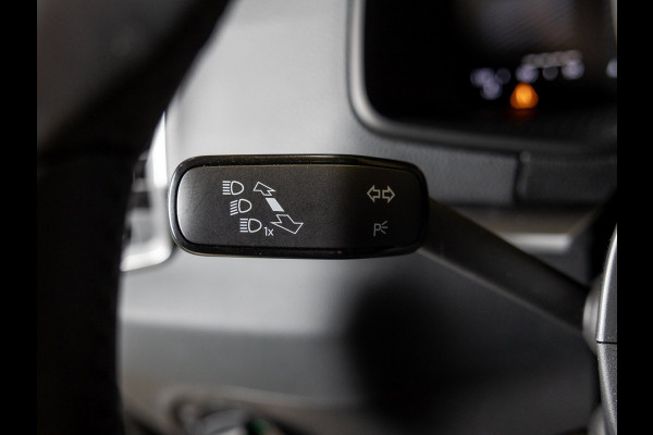 Škoda Karoq 1.5 TSI ACT Business Edition / 150pk / Achteruitrij camera / Sportstoelen / Adaptieve cruise control /