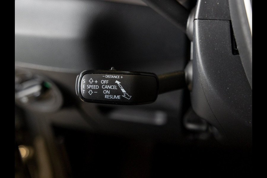 Škoda Karoq 1.5 TSI ACT Business Edition / 150pk / Achteruitrij camera / Sportstoelen / Adaptieve cruise control /