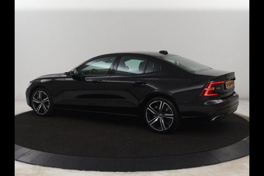 Volvo S60 2.0 T6 AWD Twin Engine R-Design | Stoelverwarming | Adaptive cruise | Standkachel | Camera | 19'' | Carplay | Full LED | Navigatie | Side Assist | Half leder | Origineel NL | PHEV | Plug In