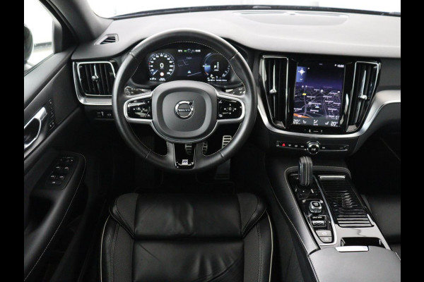 Volvo S60 2.0 T6 AWD Twin Engine R-Design | Stoelverwarming | Adaptive cruise | Standkachel | Camera | 19'' | Carplay | Full LED | Navigatie | Side Assist | Half leder | Origineel NL | PHEV | Plug In