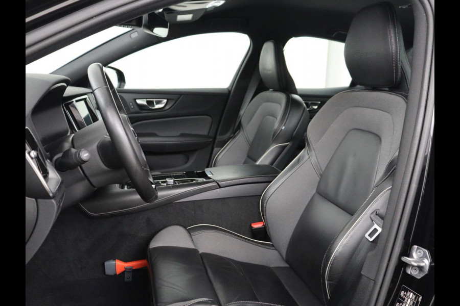 Volvo S60 2.0 T6 AWD Twin Engine R-Design | Stoelverwarming | Adaptive cruise | Standkachel | Camera | 19'' | Carplay | Full LED | Navigatie | Side Assist | Half leder | Origineel NL | PHEV | Plug In