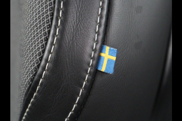 Volvo S60 2.0 T6 AWD Twin Engine R-Design | Stoelverwarming | Adaptive cruise | Standkachel | Camera | 19'' | Carplay | Full LED | Navigatie | Side Assist | Half leder | Origineel NL | PHEV | Plug In