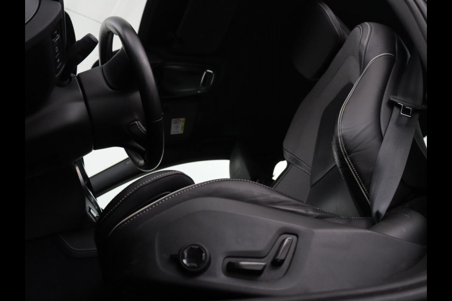Volvo S60 2.0 T6 AWD Twin Engine R-Design | Stoelverwarming | Adaptive cruise | Standkachel | Camera | 19'' | Carplay | Full LED | Navigatie | Side Assist | Half leder | Origineel NL | PHEV | Plug In