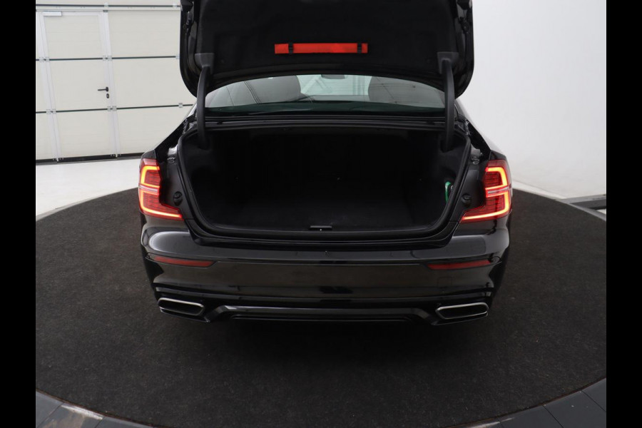 Volvo S60 2.0 T6 AWD Twin Engine R-Design | Stoelverwarming | Adaptive cruise | Standkachel | Camera | 19'' | Carplay | Full LED | Navigatie | Side Assist | Half leder | Origineel NL | PHEV | Plug In