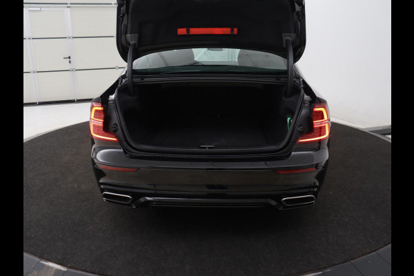 Volvo S60 2.0 T6 AWD Twin Engine R-Design | Stoelverwarming | Adaptive cruise | Standkachel | Camera | 19'' | Carplay | Full LED | Navigatie | Side Assist | Half leder | Origineel NL | PHEV | Plug In