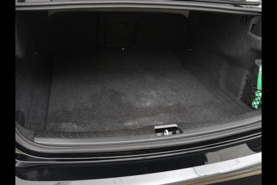 Volvo S60 2.0 T6 AWD Twin Engine R-Design | Stoelverwarming | Adaptive cruise | Standkachel | Camera | 19'' | Carplay | Full LED | Navigatie | Side Assist | Half leder | Origineel NL | PHEV | Plug In