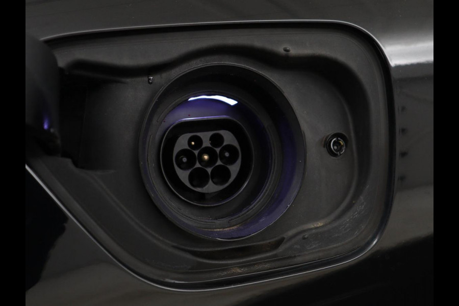 Volvo S60 2.0 T6 AWD Twin Engine R-Design | Stoelverwarming | Adaptive cruise | Standkachel | Camera | 19'' | Carplay | Full LED | Navigatie | Side Assist | Half leder | Origineel NL | PHEV | Plug In