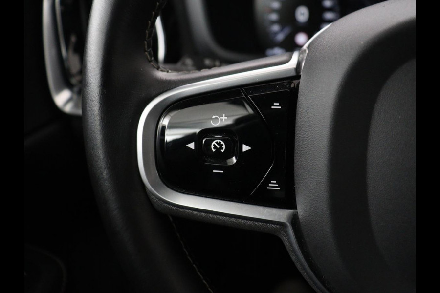 Volvo S60 2.0 T6 AWD Twin Engine R-Design | Stoelverwarming | Adaptive cruise | Standkachel | Camera | 19'' | Carplay | Full LED | Navigatie | Side Assist | Half leder | Origineel NL | PHEV | Plug In