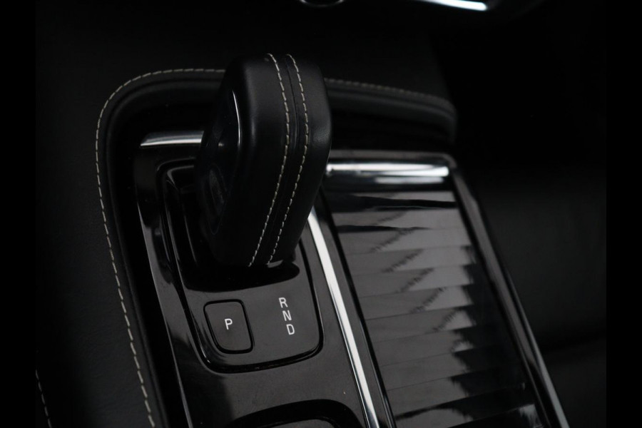 Volvo S60 2.0 T6 AWD Twin Engine R-Design | Stoelverwarming | Adaptive cruise | Standkachel | Camera | 19'' | Carplay | Full LED | Navigatie | Side Assist | Half leder | Origineel NL | PHEV | Plug In