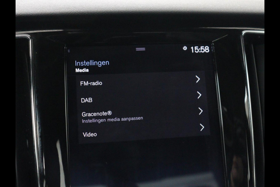 Volvo S60 2.0 T6 AWD Twin Engine R-Design | Stoelverwarming | Adaptive cruise | Standkachel | Camera | 19'' | Carplay | Full LED | Navigatie | Side Assist | Half leder | Origineel NL | PHEV | Plug In