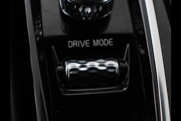 Volvo S60 2.0 T6 AWD Twin Engine R-Design | Stoelverwarming | Adaptive cruise | Standkachel | Camera | 19'' | Carplay | Full LED | Navigatie | Side Assist | Half leder | Origineel NL | PHEV | Plug In