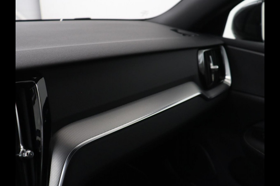 Volvo S60 2.0 T6 AWD Twin Engine R-Design | Stoelverwarming | Adaptive cruise | Standkachel | Camera | 19'' | Carplay | Full LED | Navigatie | Side Assist | Half leder | Origineel NL | PHEV | Plug In