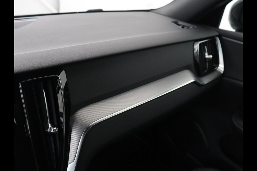 Volvo S60 2.0 T6 AWD Twin Engine R-Design | Stoelverwarming | Adaptive cruise | Standkachel | Camera | 19'' | Carplay | Full LED | Navigatie | Side Assist | Half leder | Origineel NL | PHEV | Plug In