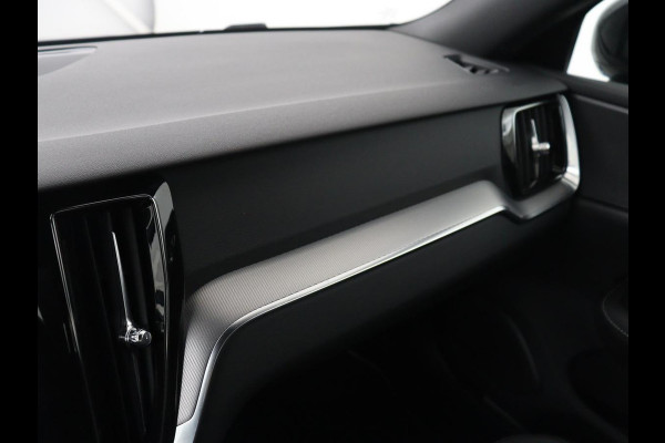 Volvo S60 2.0 T6 AWD Twin Engine R-Design | Stoelverwarming | Adaptive cruise | Standkachel | Camera | 19'' | Carplay | Full LED | Navigatie | Side Assist | Half leder | Origineel NL | PHEV | Plug In