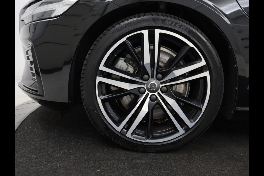 Volvo S60 2.0 T6 AWD Twin Engine R-Design | Stoelverwarming | Adaptive cruise | Standkachel | Camera | 19'' | Carplay | Full LED | Navigatie | Side Assist | Half leder | Origineel NL | PHEV | Plug In