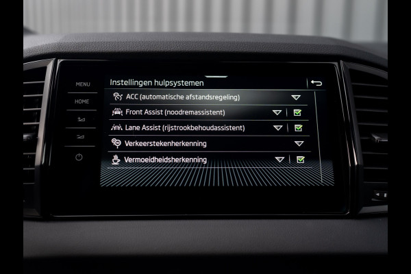 Škoda Karoq 1.5 TSI ACT Sportline Business | Leder | Camera | Adapt. Cruise control | Stoel & Stuur verw. | Prijs Rijklaar!!