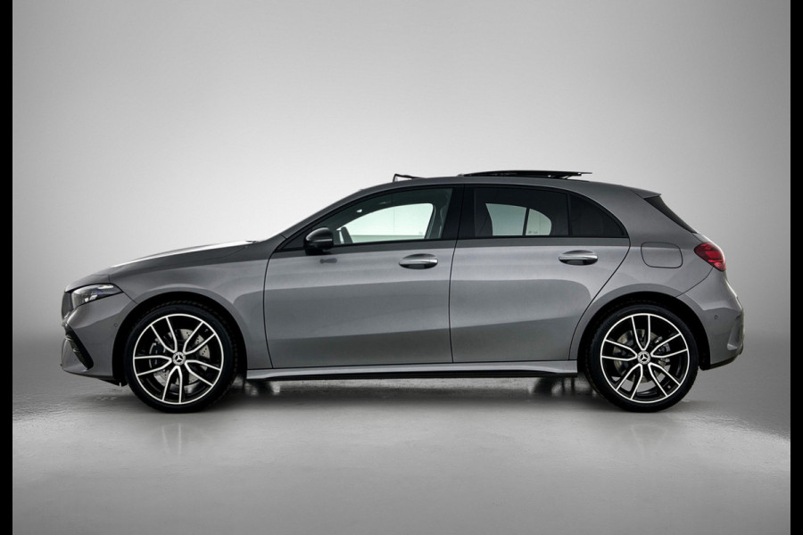 Mercedes-Benz A-Klasse 250 e Business Solution AMG | AMG Line Plus pakket | Trekhaak | 360° camera | Smartphone-integratie | Panoramaschuifdak | MULTIBEAM LED | Head-up display | 19 inch AMG velgen | Augmented Reality navigatie |
