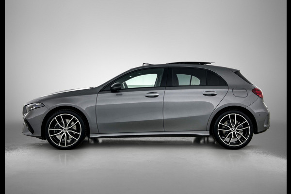 Mercedes-Benz A-Klasse 250 e Business Solution AMG | AMG Line Plus pakket | Trekhaak | 360° camera | Smartphone-integratie | Panoramaschuifdak | MULTIBEAM LED | Head-up display | 19 inch AMG velgen | Augmented Reality navigatie |