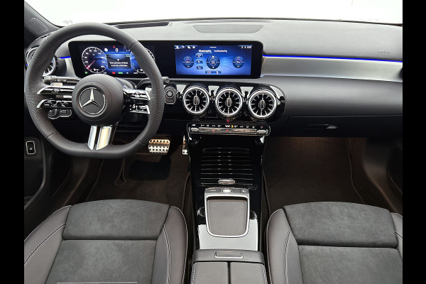 Mercedes-Benz A-Klasse 250 e Business Solution AMG | AMG Line Plus pakket | Trekhaak | 360° camera | Smartphone-integratie | Panoramaschuifdak | MULTIBEAM LED | Head-up display | 19 inch AMG velgen | Augmented Reality navigatie |