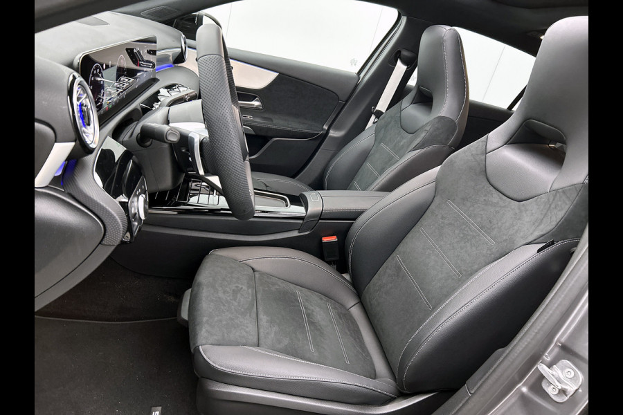 Mercedes-Benz A-Klasse 250 e Business Solution AMG | AMG Line Plus pakket | Trekhaak | 360° camera | Smartphone-integratie | Panoramaschuifdak | MULTIBEAM LED | Head-up display | 19 inch AMG velgen | Augmented Reality navigatie |