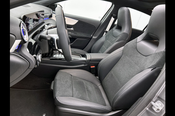 Mercedes-Benz A-Klasse 250 e Business Solution AMG | AMG Line Plus pakket | Trekhaak | 360° camera | Smartphone-integratie | Panoramaschuifdak | MULTIBEAM LED | Head-up display | 19 inch AMG velgen | Augmented Reality navigatie |