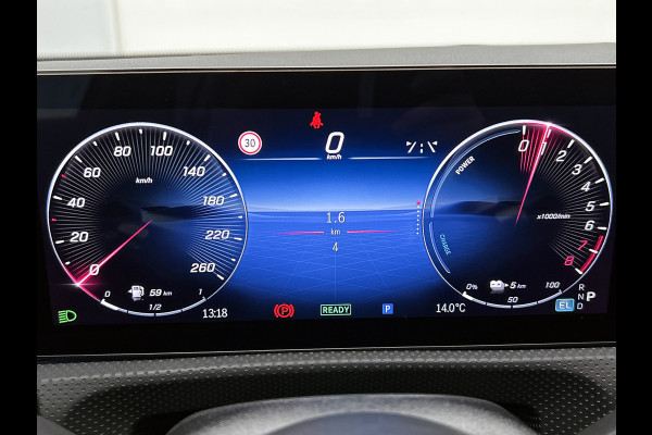 Mercedes-Benz A-Klasse 250 e Business Solution AMG | AMG Line Plus pakket | Trekhaak | 360° camera | Smartphone-integratie | Panoramaschuifdak | MULTIBEAM LED | Head-up display | 19 inch AMG velgen | Augmented Reality navigatie |