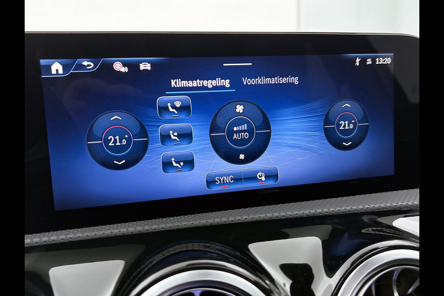 Mercedes-Benz A-Klasse 250 e Business Solution AMG | AMG Line Plus pakket | Trekhaak | 360° camera | Smartphone-integratie | Panoramaschuifdak | MULTIBEAM LED | Head-up display | 19 inch AMG velgen | Augmented Reality navigatie |