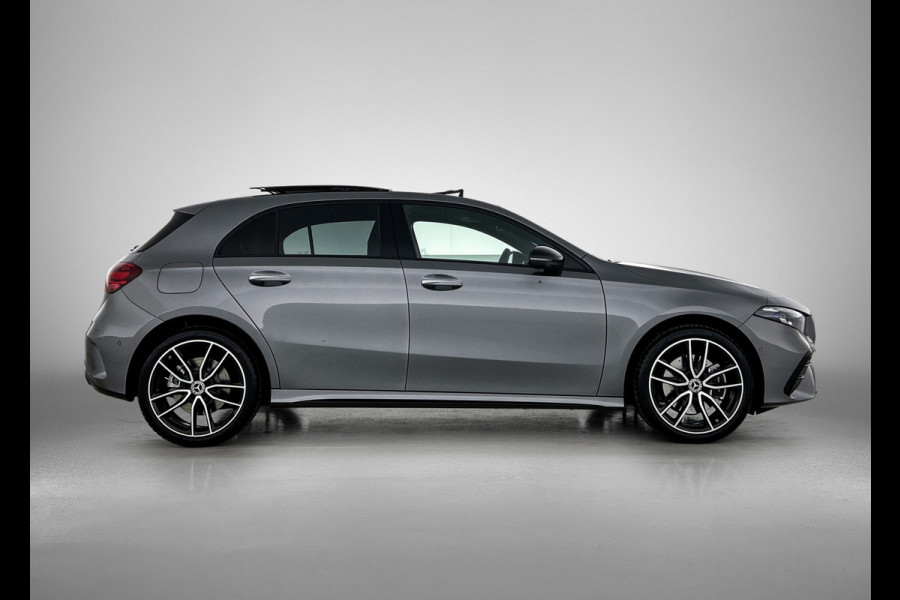 Mercedes-Benz A-Klasse 250 e Business Solution AMG | AMG Line Plus pakket | Trekhaak | 360° camera | Smartphone-integratie | Panoramaschuifdak | MULTIBEAM LED | Head-up display | 19 inch AMG velgen | Augmented Reality navigatie |