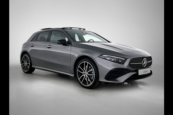 Mercedes-Benz A-Klasse 250 e Business Solution AMG | AMG Line Plus pakket | Trekhaak | 360° camera | Smartphone-integratie | Panoramaschuifdak | MULTIBEAM LED | Head-up display | 19 inch AMG velgen | Augmented Reality navigatie |