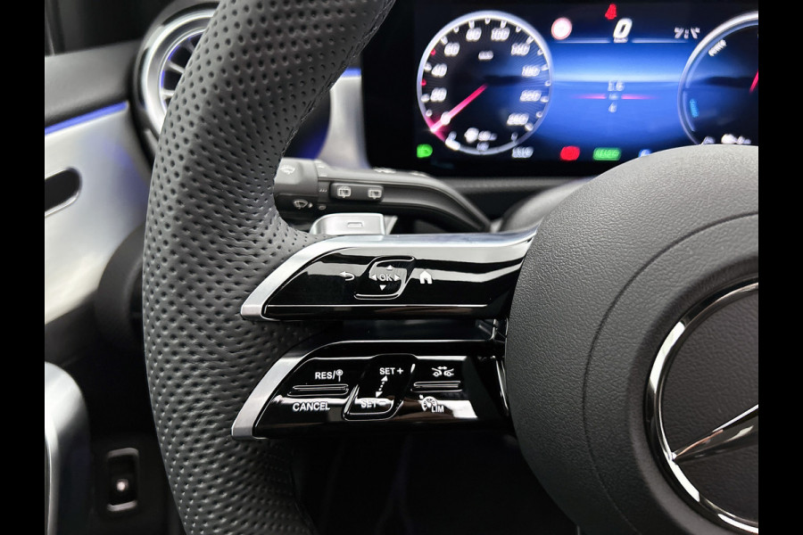 Mercedes-Benz A-Klasse 250 e Business Solution AMG | AMG Line Plus pakket | Trekhaak | 360° camera | Smartphone-integratie | Panoramaschuifdak | MULTIBEAM LED | Head-up display | 19 inch AMG velgen | Augmented Reality navigatie |