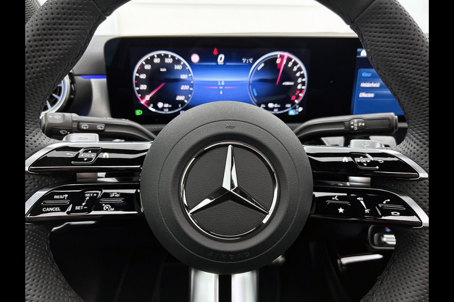 Mercedes-Benz A-Klasse 250 e Business Solution AMG | AMG Line Plus pakket | Trekhaak | 360° camera | Smartphone-integratie | Panoramaschuifdak | MULTIBEAM LED | Head-up display | 19 inch AMG velgen | Augmented Reality navigatie |