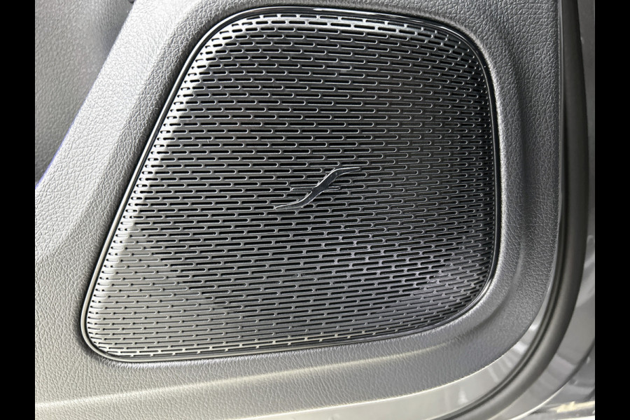 Mercedes-Benz A-Klasse 250 e Business Solution AMG | AMG Line Plus pakket | Trekhaak | 360° camera | Smartphone-integratie | Panoramaschuifdak | MULTIBEAM LED | Head-up display | 19 inch AMG velgen | Augmented Reality navigatie |