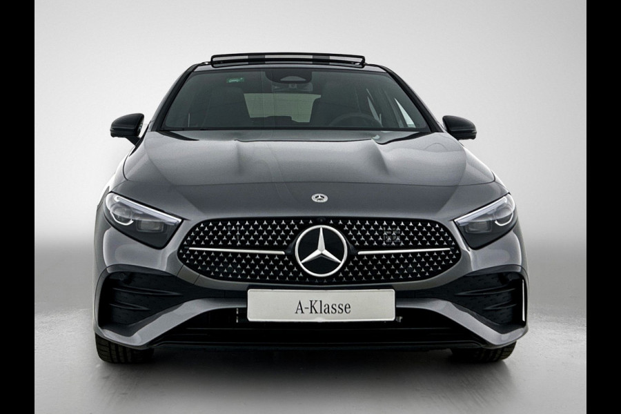Mercedes-Benz A-Klasse 250 e Business Solution AMG | AMG Line Plus pakket | Trekhaak | 360° camera | Smartphone-integratie | Panoramaschuifdak | MULTIBEAM LED | Head-up display | 19 inch AMG velgen | Augmented Reality navigatie |