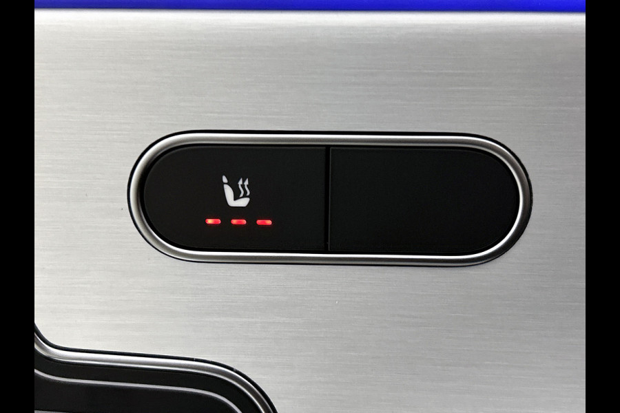 Mercedes-Benz A-Klasse 250 e Business Solution AMG | AMG Line Plus pakket | Trekhaak | 360° camera | Smartphone-integratie | Panoramaschuifdak | MULTIBEAM LED | Head-up display | 19 inch AMG velgen | Augmented Reality navigatie |