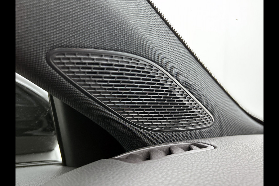 Mercedes-Benz A-Klasse 250 e Business Solution AMG | AMG Line Plus pakket | Trekhaak | 360° camera | Smartphone-integratie | Panoramaschuifdak | MULTIBEAM LED | Head-up display | 19 inch AMG velgen | Augmented Reality navigatie |