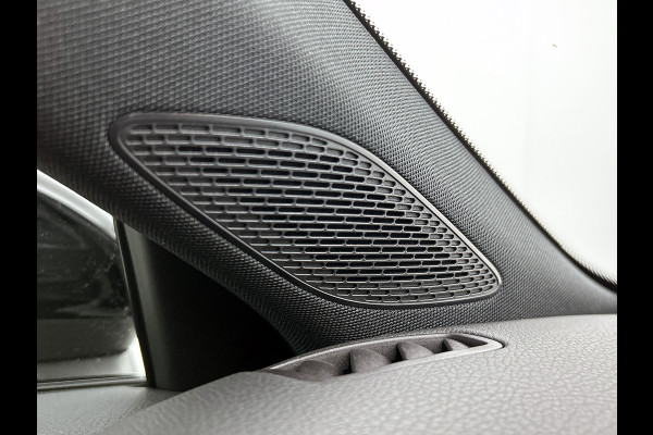 Mercedes-Benz A-Klasse 250 e Business Solution AMG | AMG Line Plus pakket | Trekhaak | 360° camera | Smartphone-integratie | Panoramaschuifdak | MULTIBEAM LED | Head-up display | 19 inch AMG velgen | Augmented Reality navigatie |