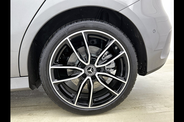 Mercedes-Benz A-Klasse 250 e Business Solution AMG | AMG Line Plus pakket | Trekhaak | 360° camera | Smartphone-integratie | Panoramaschuifdak | MULTIBEAM LED | Head-up display | 19 inch AMG velgen | Augmented Reality navigatie |